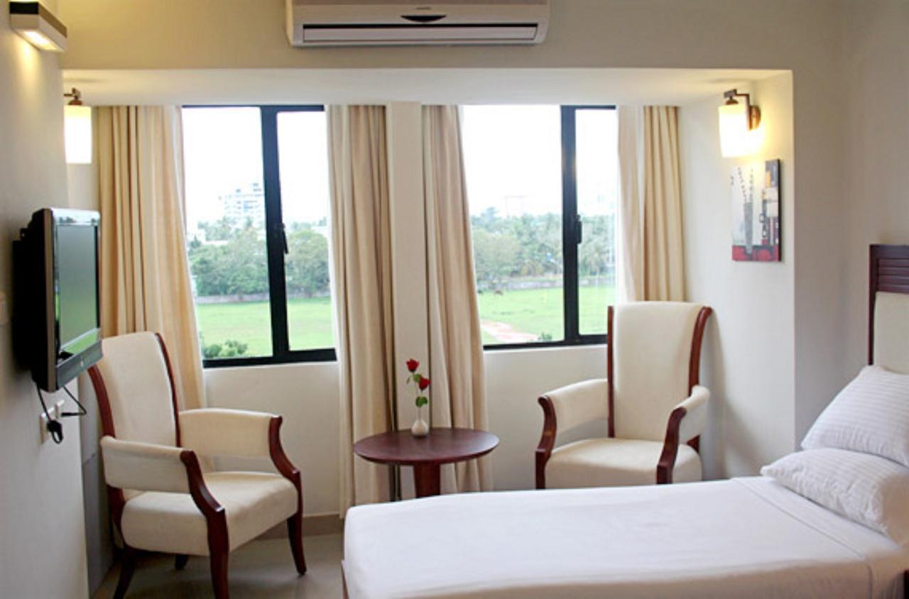 Hotel Luciya Kochi Buitenkant foto