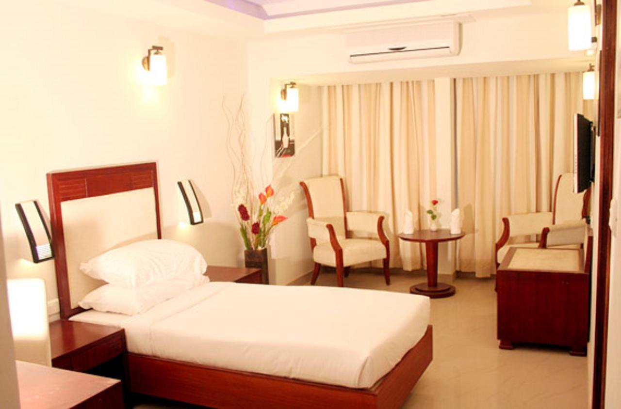 Hotel Luciya Kochi Buitenkant foto