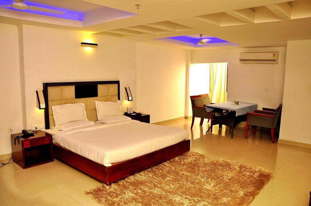 Hotel Luciya Kochi Buitenkant foto