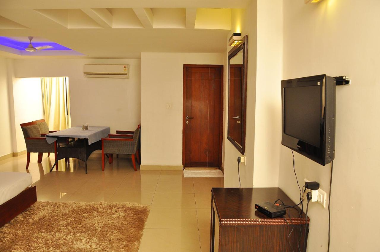 Hotel Luciya Kochi Buitenkant foto
