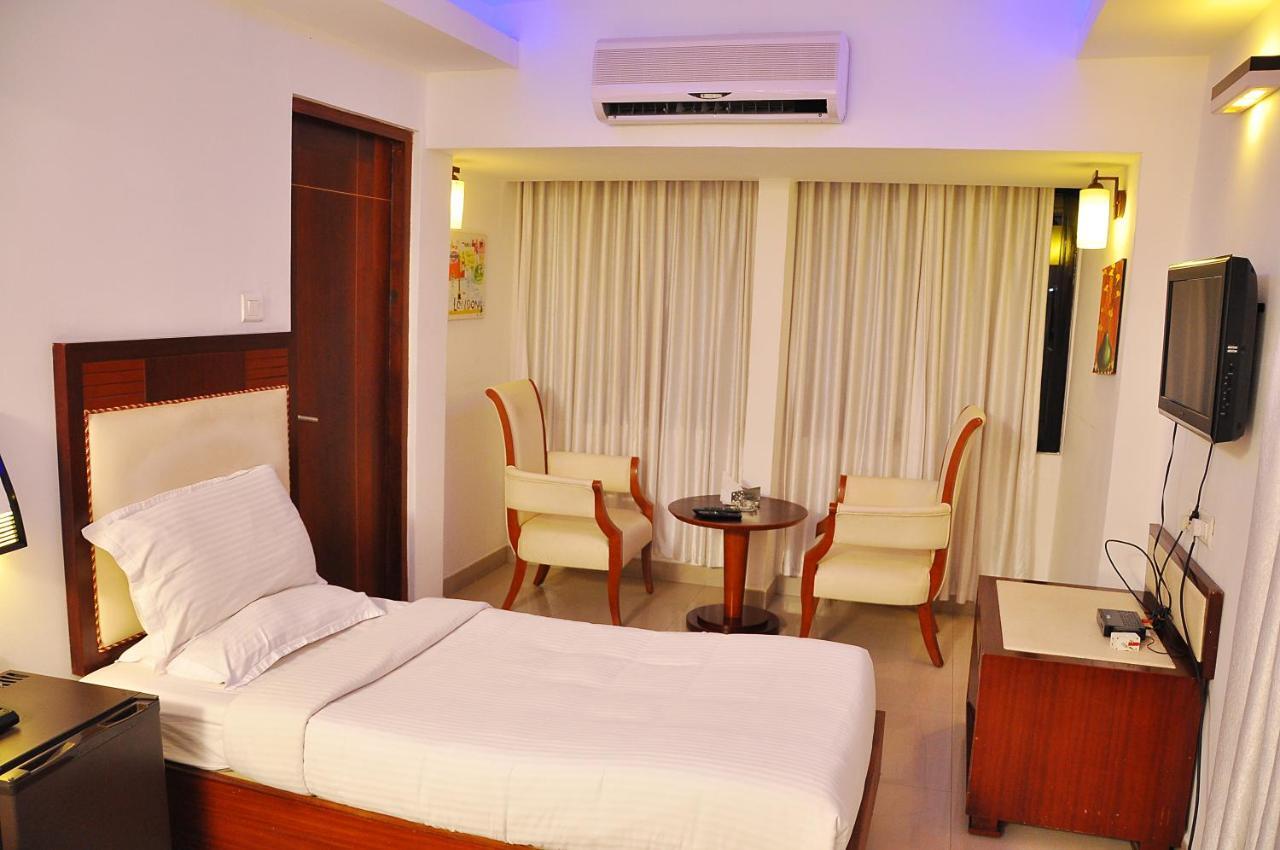 Hotel Luciya Kochi Buitenkant foto