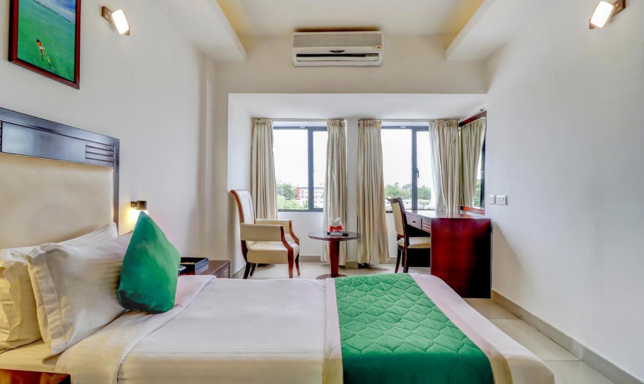 Hotel Luciya Kochi Buitenkant foto