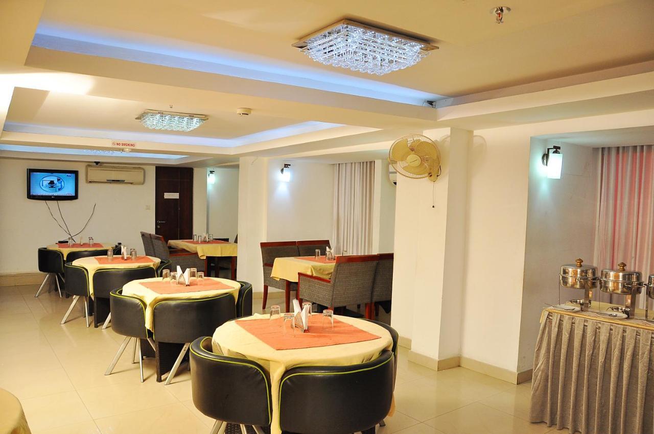 Hotel Luciya Kochi Buitenkant foto