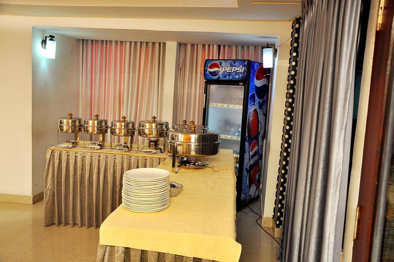Hotel Luciya Kochi Buitenkant foto