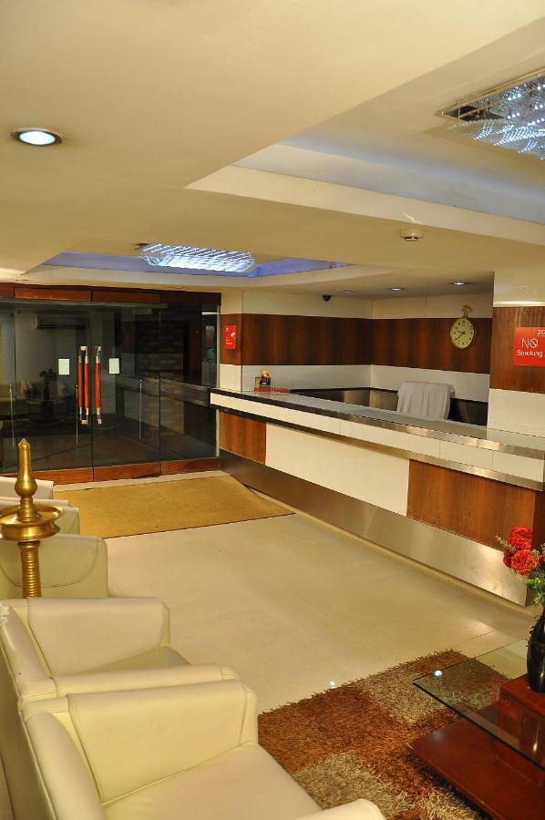 Hotel Luciya Kochi Buitenkant foto