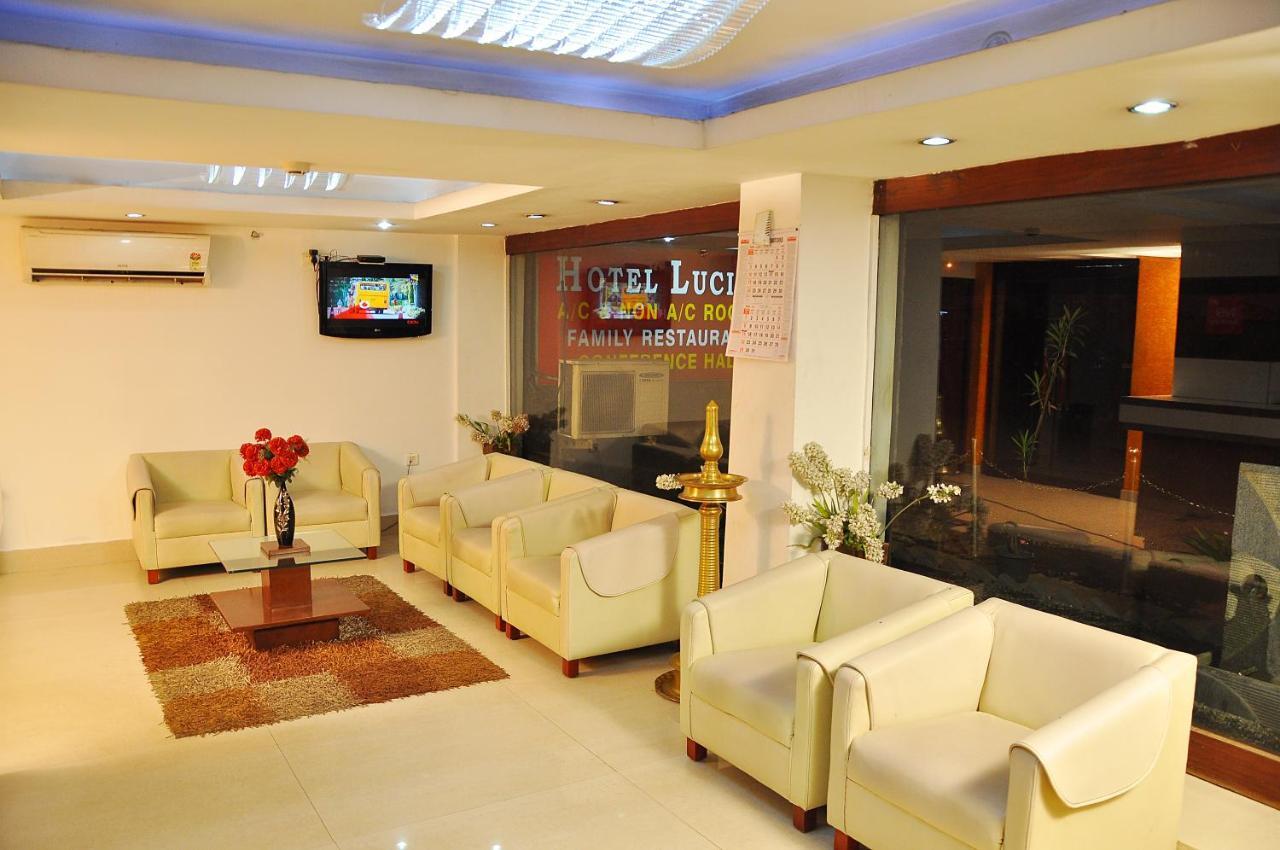 Hotel Luciya Kochi Buitenkant foto