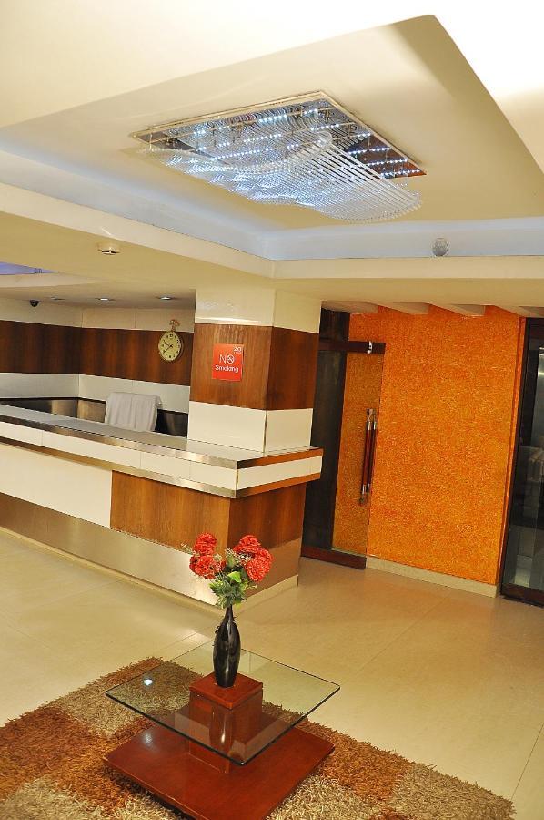 Hotel Luciya Kochi Buitenkant foto
