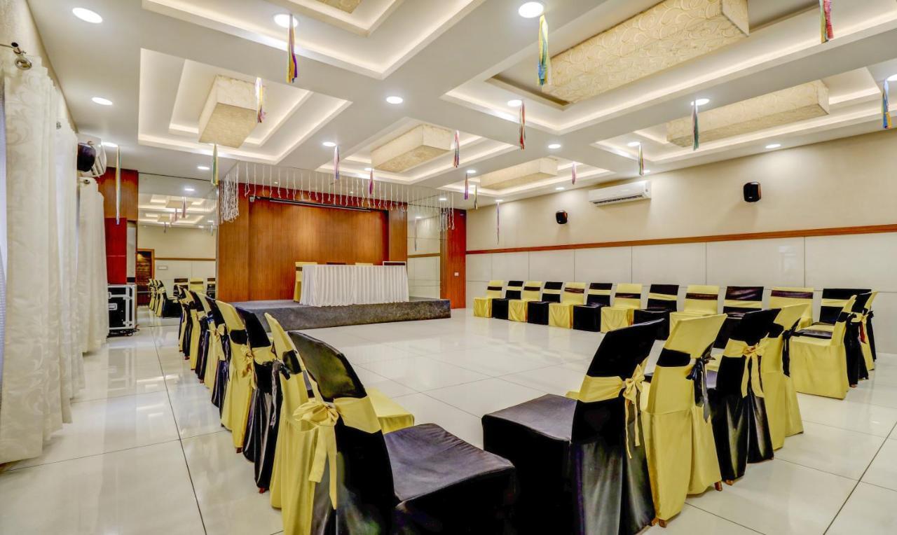 Hotel Luciya Kochi Buitenkant foto