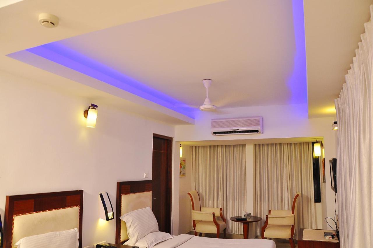 Hotel Luciya Kochi Buitenkant foto