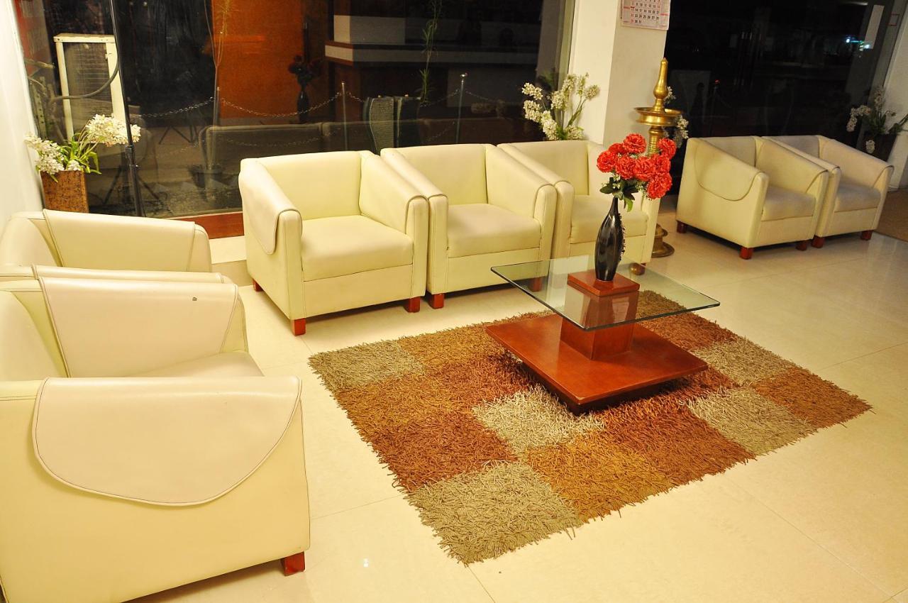 Hotel Luciya Kochi Buitenkant foto
