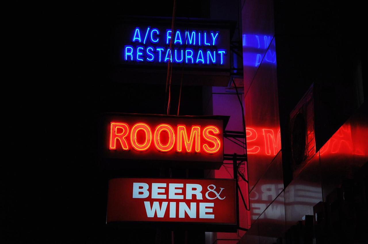 Hotel Luciya Kochi Buitenkant foto